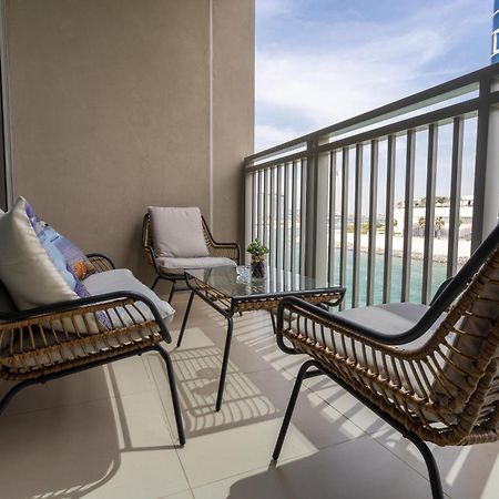 Waves Holiday Home - Waterfront Apartment With Breathtaking Sea Views دبي المظهر الخارجي الصورة