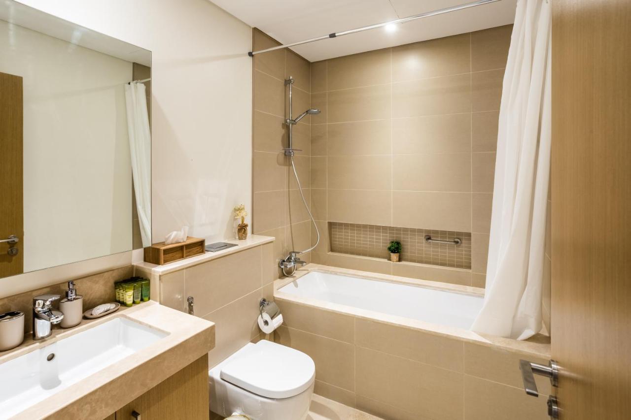 Waves Holiday Home - Waterfront Apartment With Breathtaking Sea Views دبي المظهر الخارجي الصورة