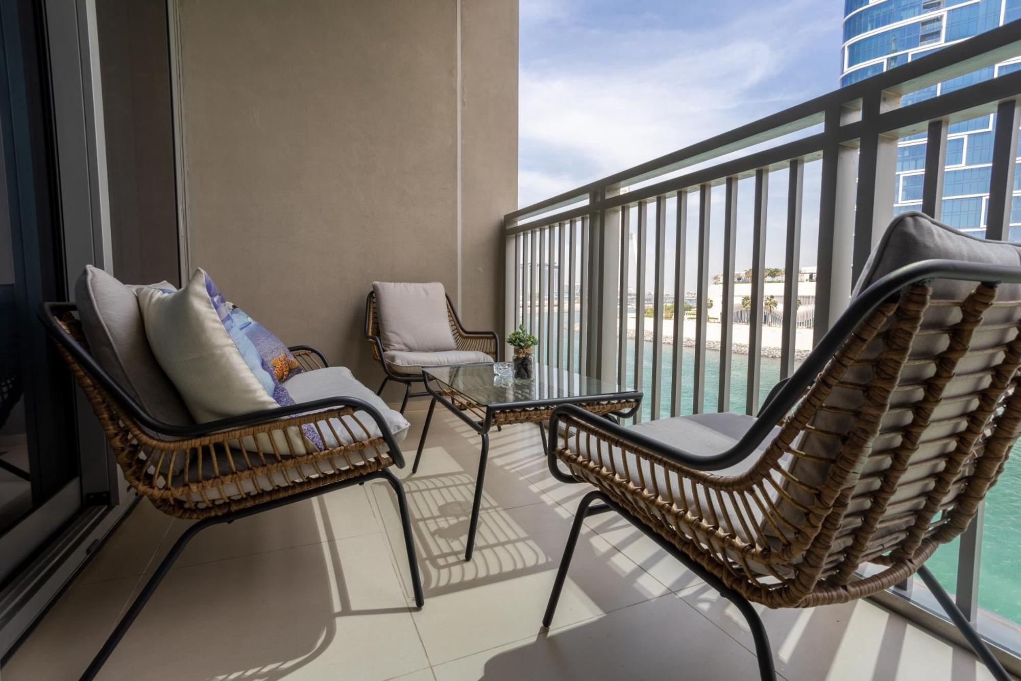 Waves Holiday Home - Waterfront Apartment With Breathtaking Sea Views دبي المظهر الخارجي الصورة